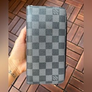 Louis Vuitton Graphite Vertical Zippy Long Wallet Black